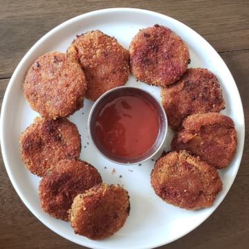 Cutlet with ketchup